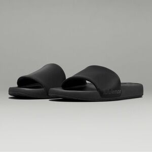 lululemon Women's RESTFEEL
SLIDE Black Sandals Size 8